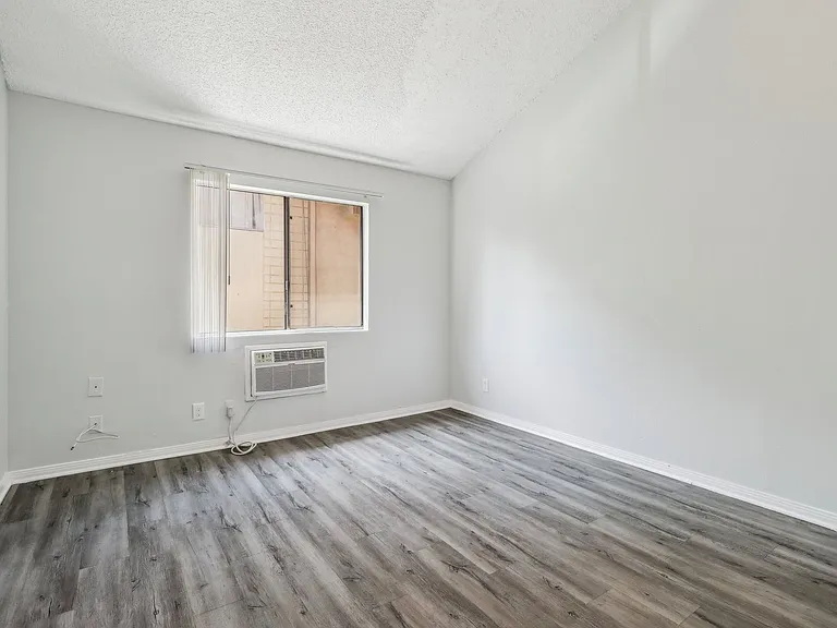 311 South New Hampshire Avenue — Photo 21