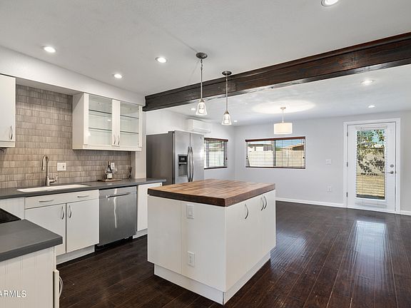 3rd image of 1648 E AIRE LIBRE Avenue