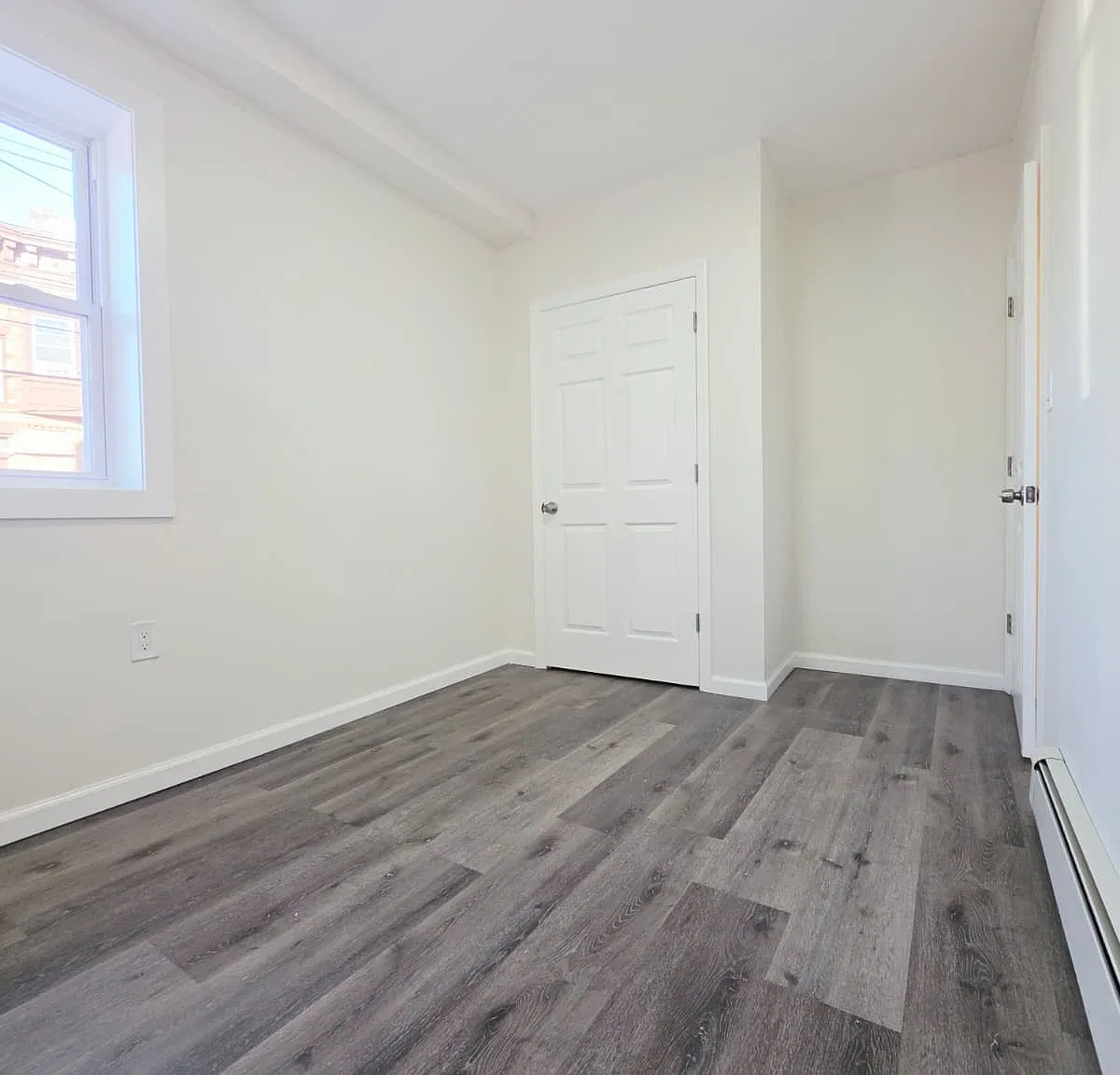 2 bed, 800 sqft, $2,400 — Photo 2