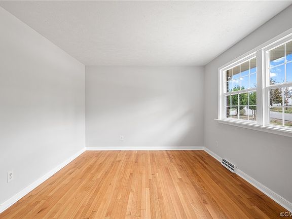 3rd image of 3600 Branchwood Dr