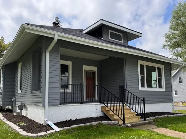 524 E Oak St, Juneau, WI 53039
