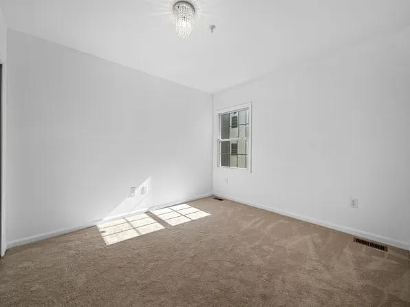 252 The Promenade image 23 of 28