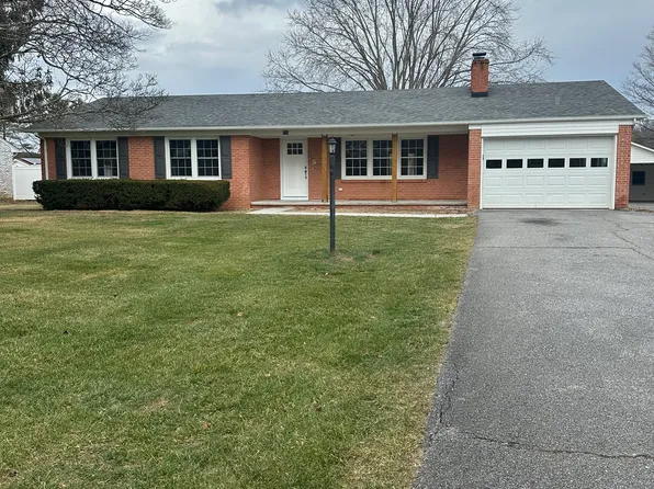530 Country Club Dr, Wytheville, VA 24382