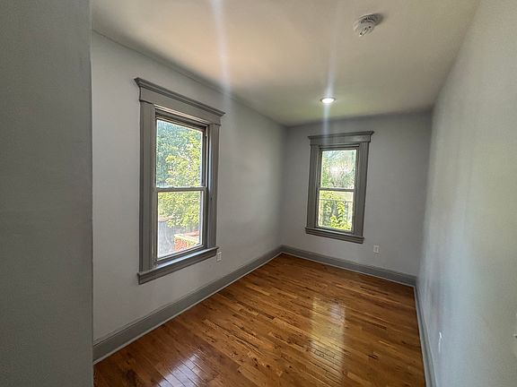 4th image of 156 Wegman Pkwy #5