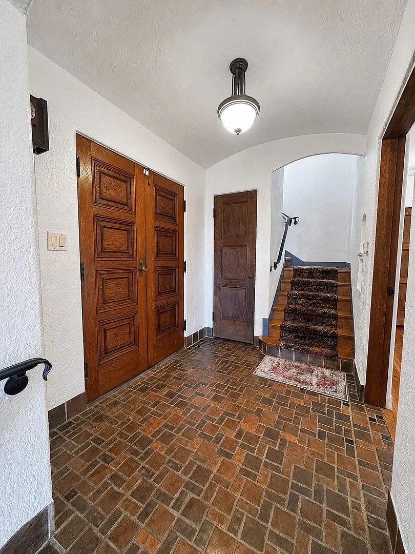 Gorgeous Ventura Home- Great Character, Private Pool, Private Setting — Photo 3