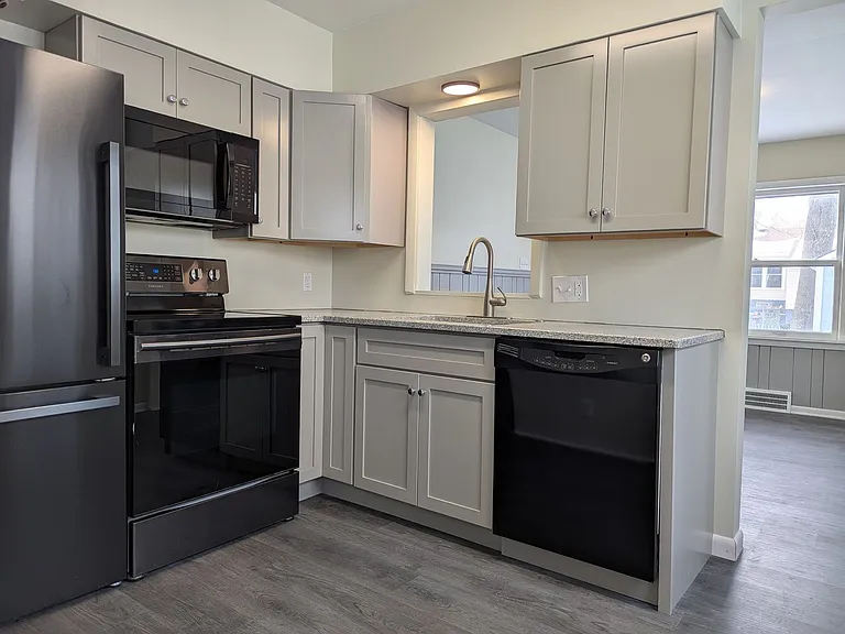 1266 Magnolia Ave — Photo 3