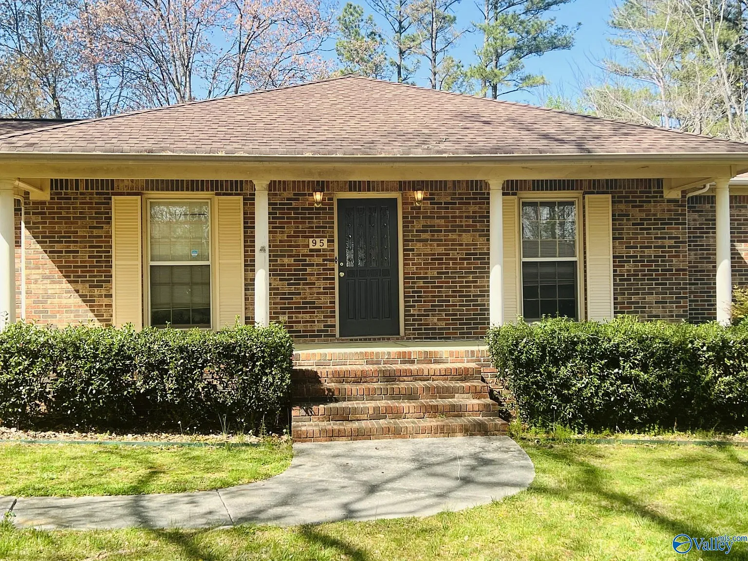 3 bed, 2.0 bath, 2138 sqft, $1,695 — Photo 2