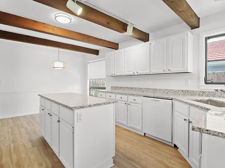65 Pinehill Trl W #W — Photo 9