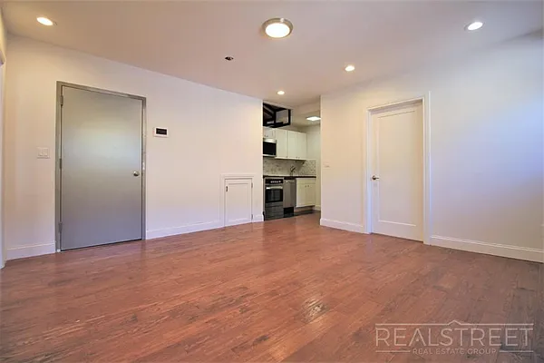 Rented by Real Street Inc | media 2