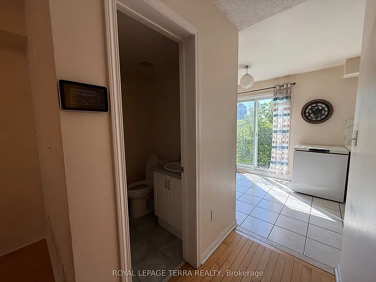 80 Acorn Pl #16 — Photo 28