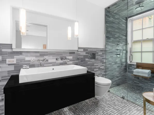 430 Hudson Street image 13 of 34