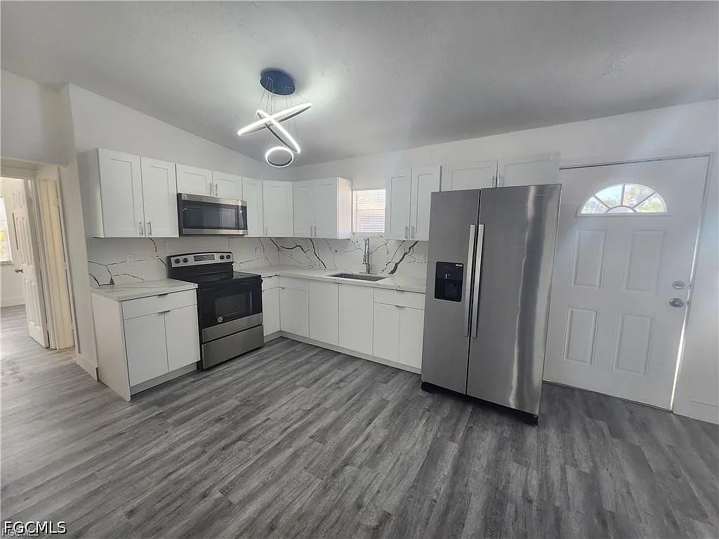 3 bed, 2.0 bath, 1182 sqft, $1,700 — Photo 3