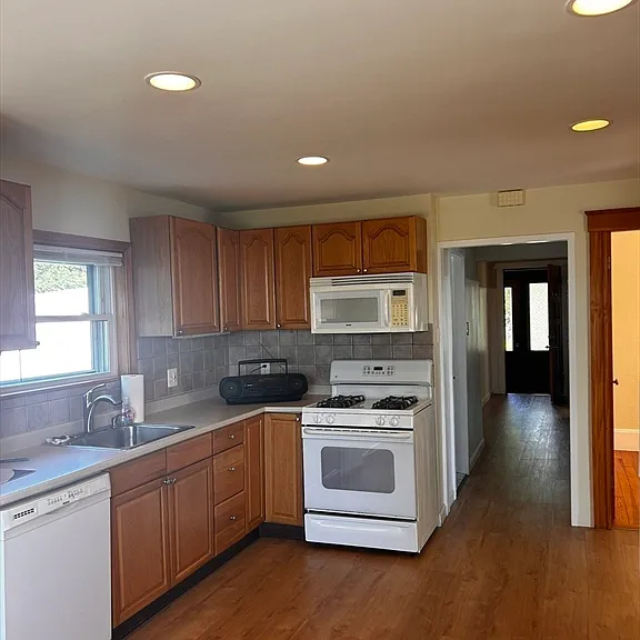 109 Coleridge St #1 — Photo 6