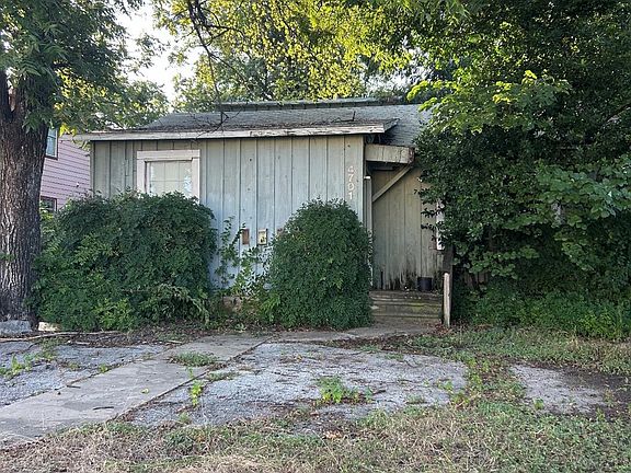 3rd image of 4701 Harmon Ave