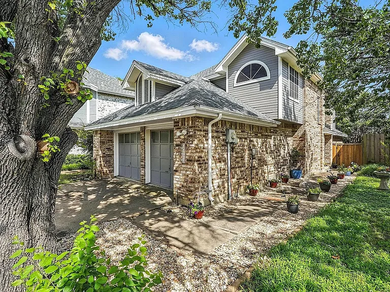 1426 Harmony Ln — Photo 1