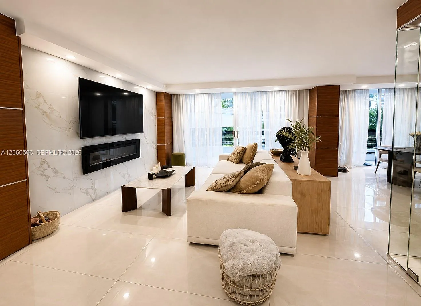 Mystic Pointe Condo No Tw — Photo 4