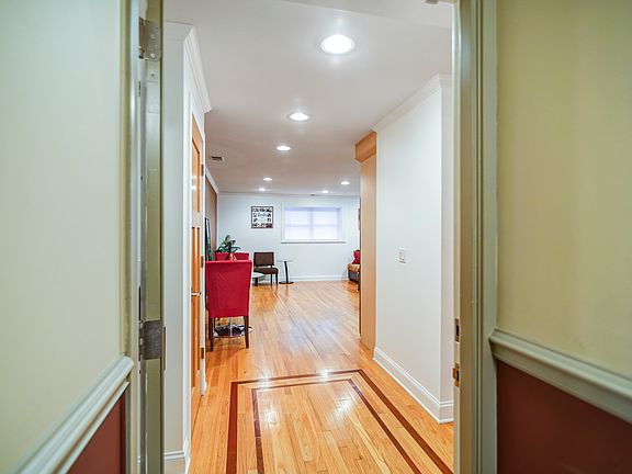 3rd image of 4715 S Greenwood Ave APT Gw