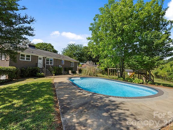 4th image of 1483 Springsteen Rd