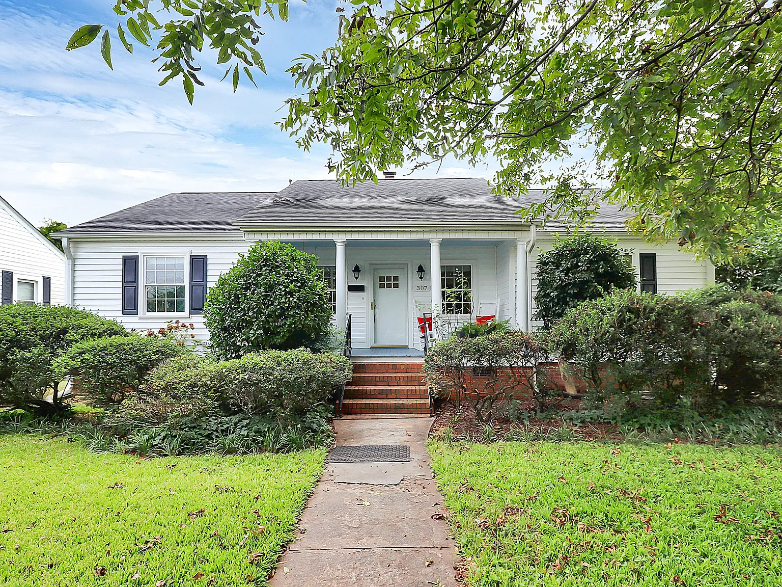 3 bed, 2.5 bath, 1800 sqft, $2,400 — Photo 1