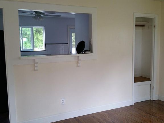5th image of 11043 Florence Ave