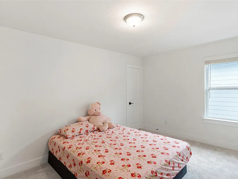 300 Hollister Dr — Photo 26