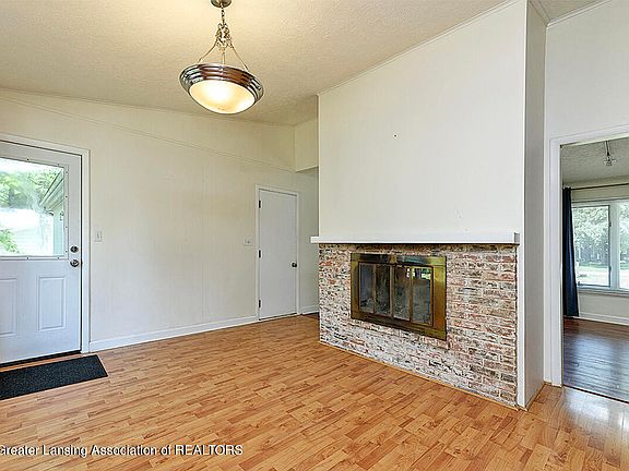 5th image of 4206 Saran Dr