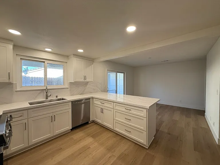 1120 Village Dr — Photo 25