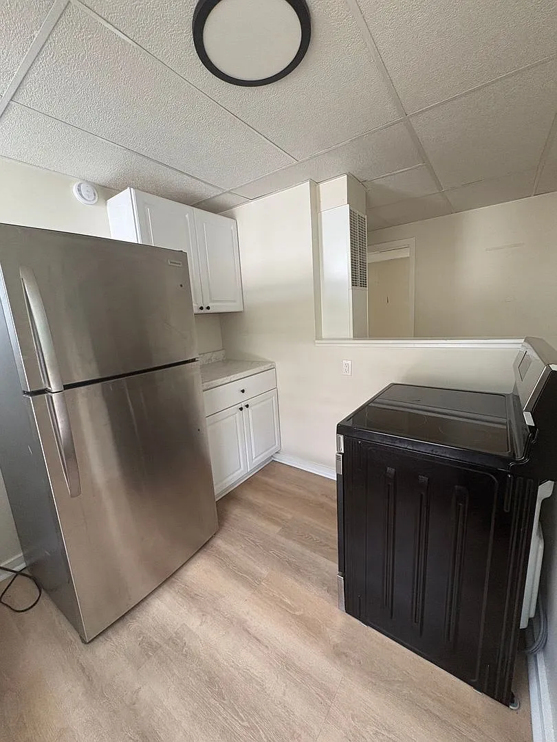 77 James Street — Photo 3