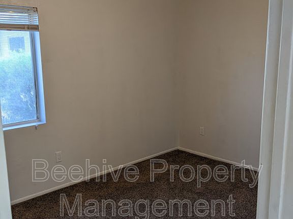 3rd image of 805 W Laguna Dr