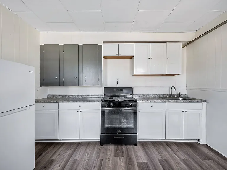 63 N Main St — Photo 13