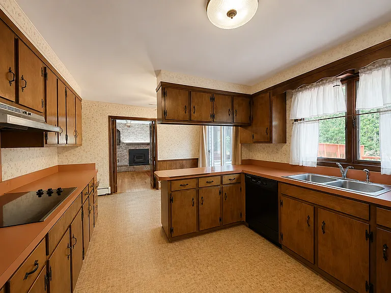 240 Ridgefield Rd #1 — Photo 7