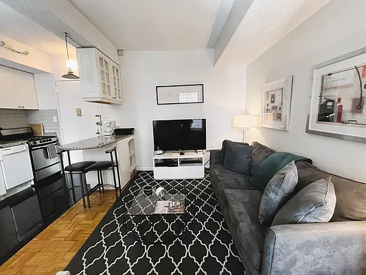 Rented by Global Realty Opportunities | media 39