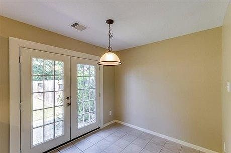 5th image of 521 E House St APT A