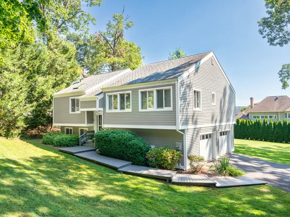 8 Rivergate Drive, Cromwell, CT 06416