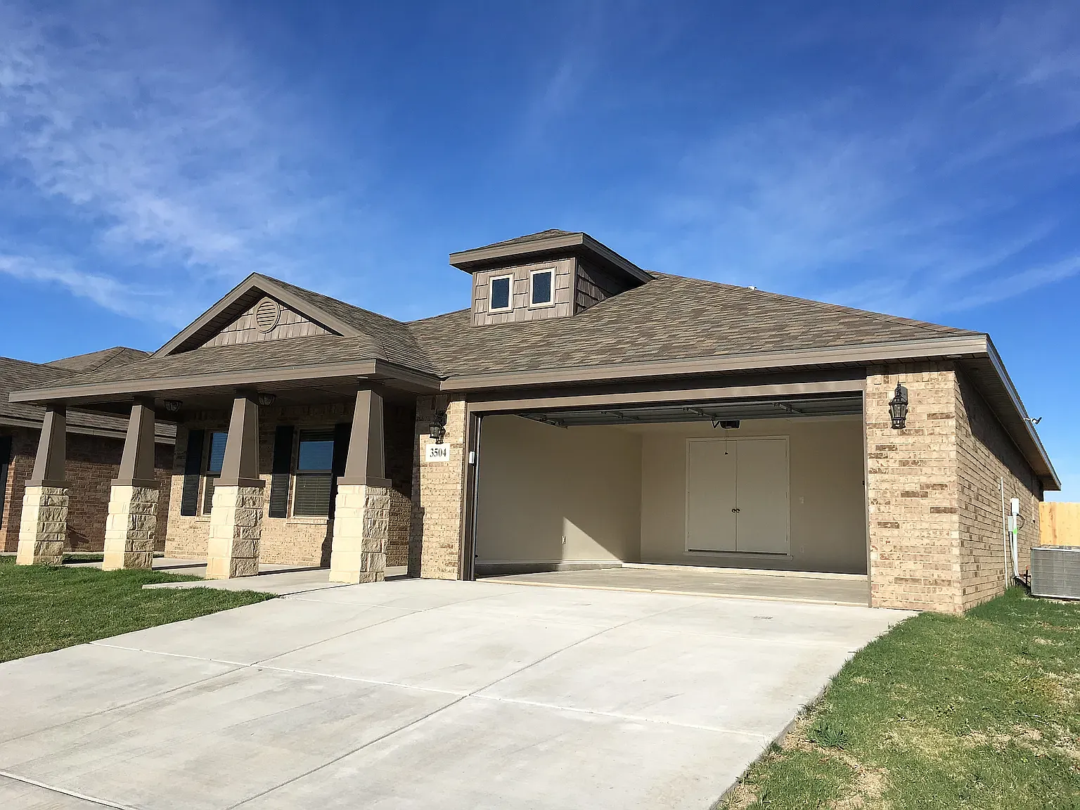 4 bed, 2065 sqft, $2,095 — Photo 2