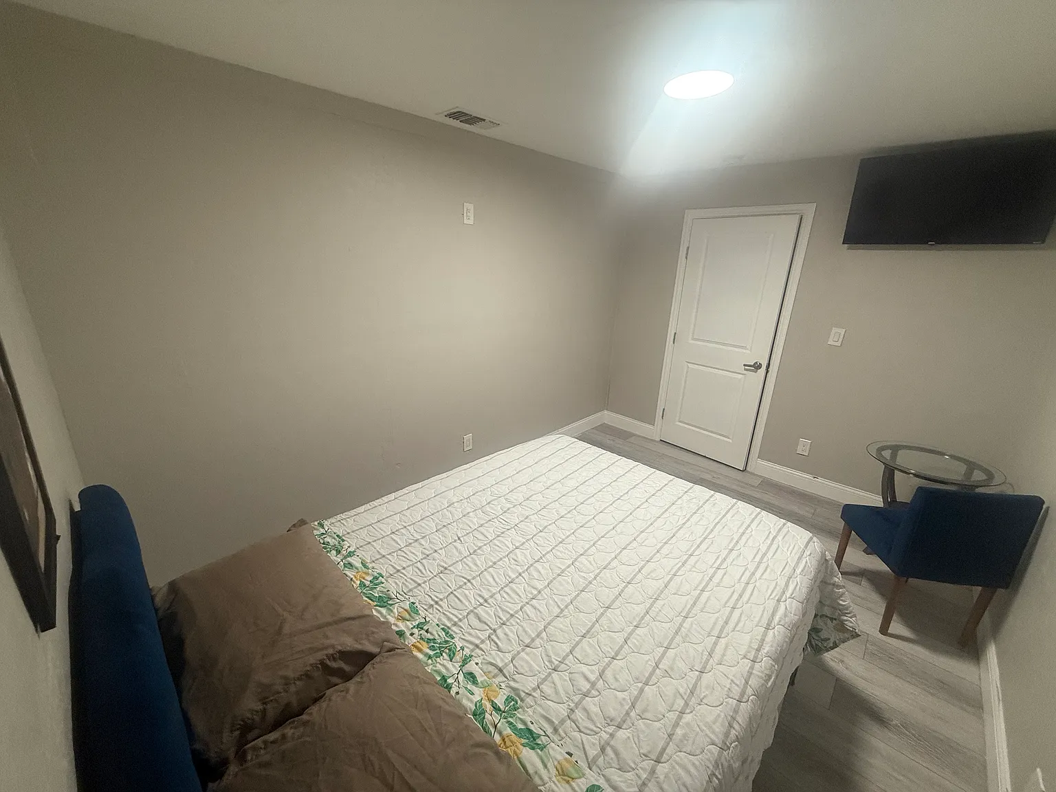 5 bed, 2082 sqft, $5,000 — Photo 4
