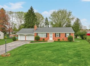 66 Merryhill Dr, Rochester, NY 14625