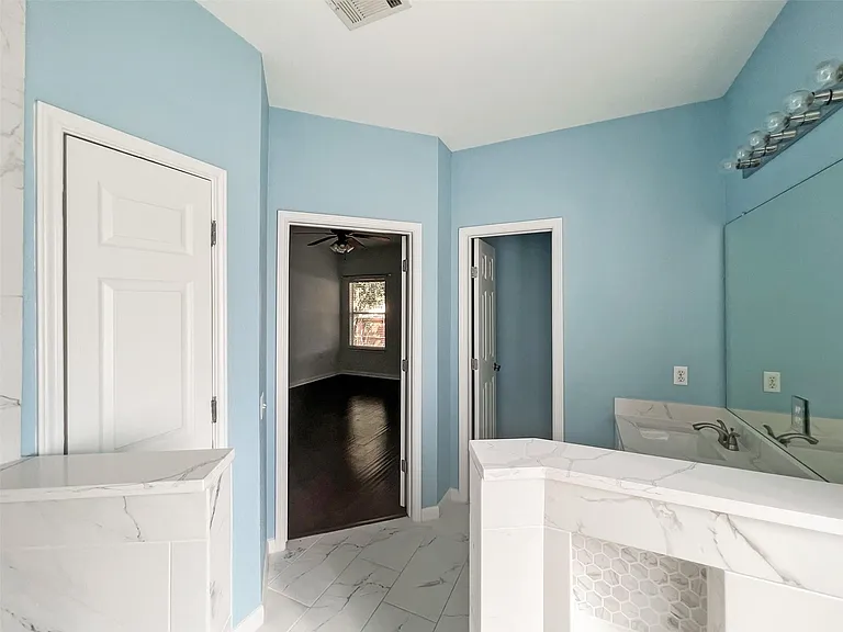 3917 Bronco Bend Loop — Photo 23