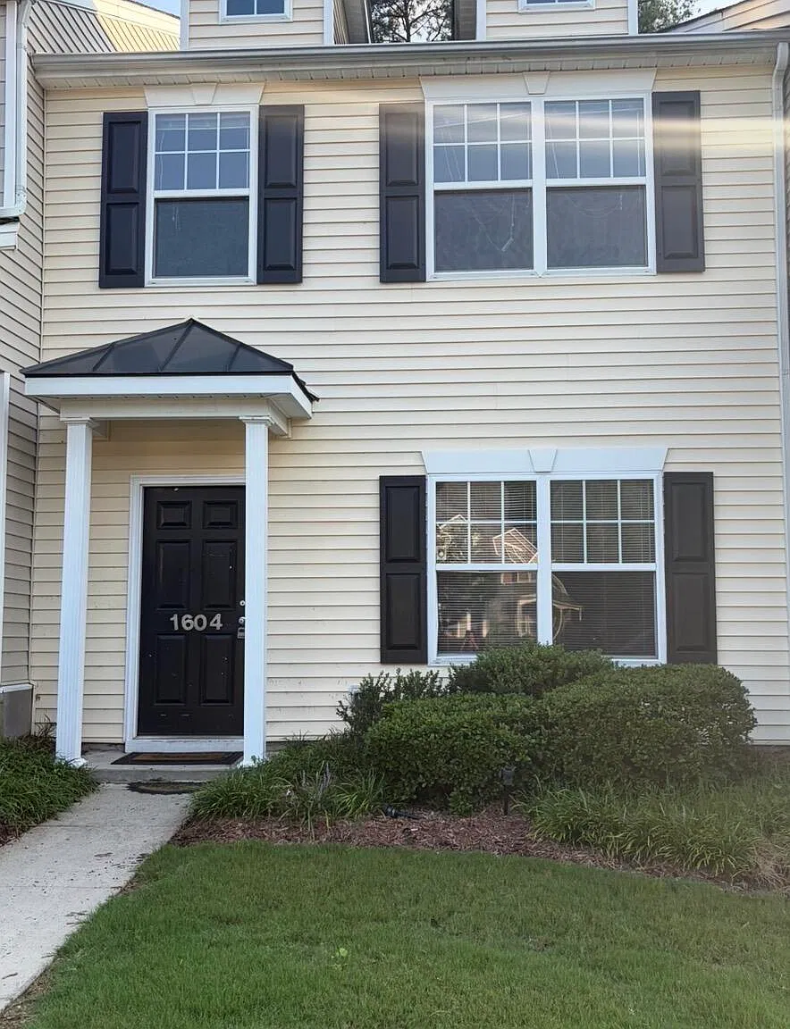 3 bed, 2.5 bath, $1,825 — Photo 2