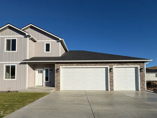 302 N 90th Ave, Yakima, WA 98908