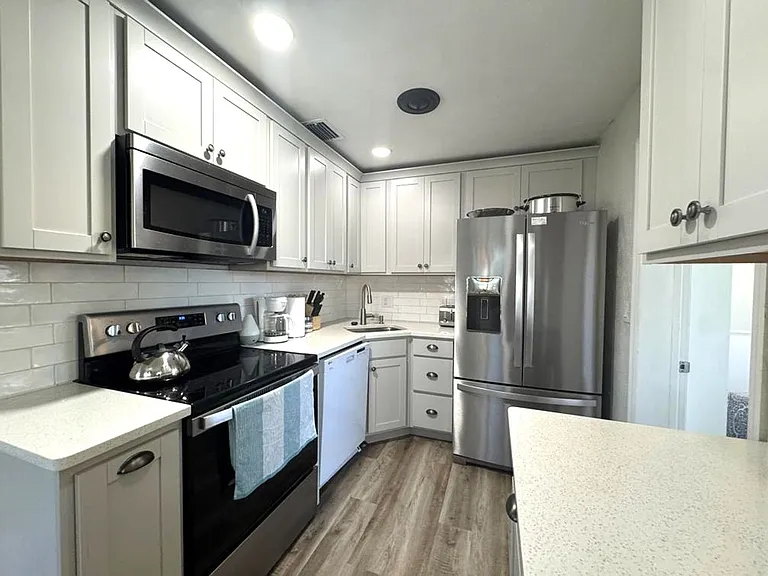 70 Brooks Dr — Photo 10
