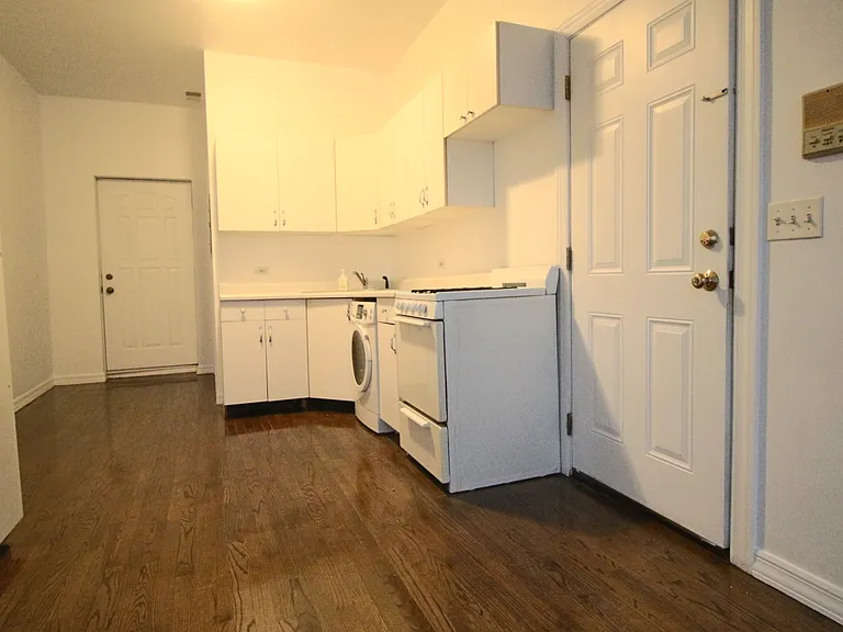 2751 N Western Ave #2 — Photo 3