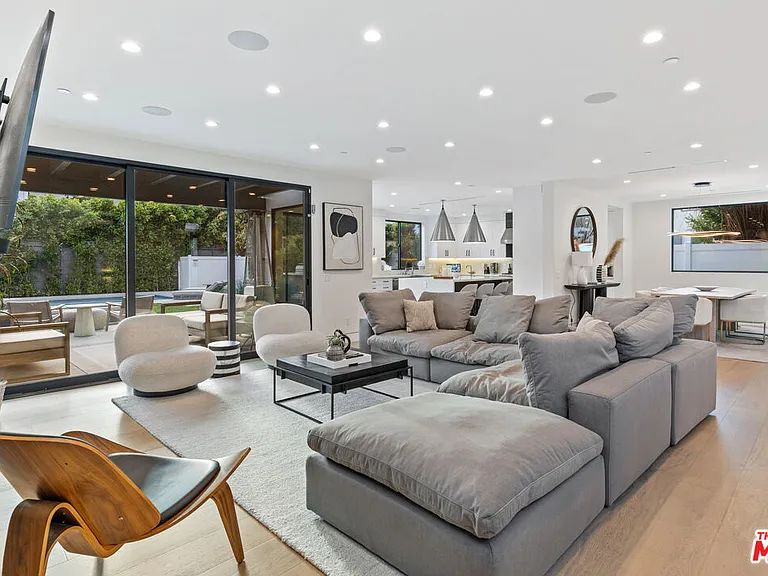 731 N Curson Ave — Photo 12