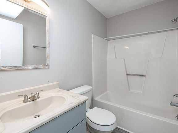 4th image of 100 Hunter Hill Rd APT 4D