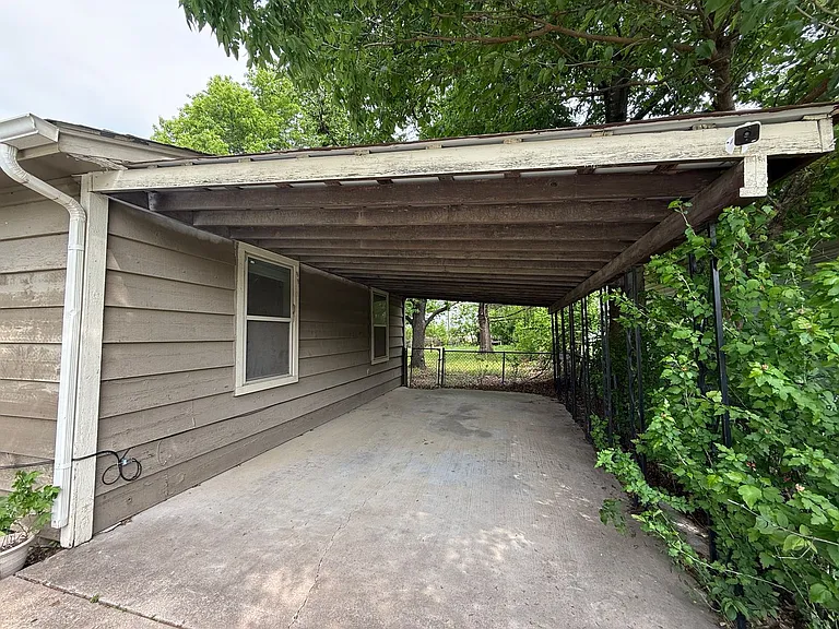 537 E Allen St — Photo 3