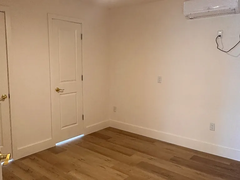 410 Randall St — Photo 5
