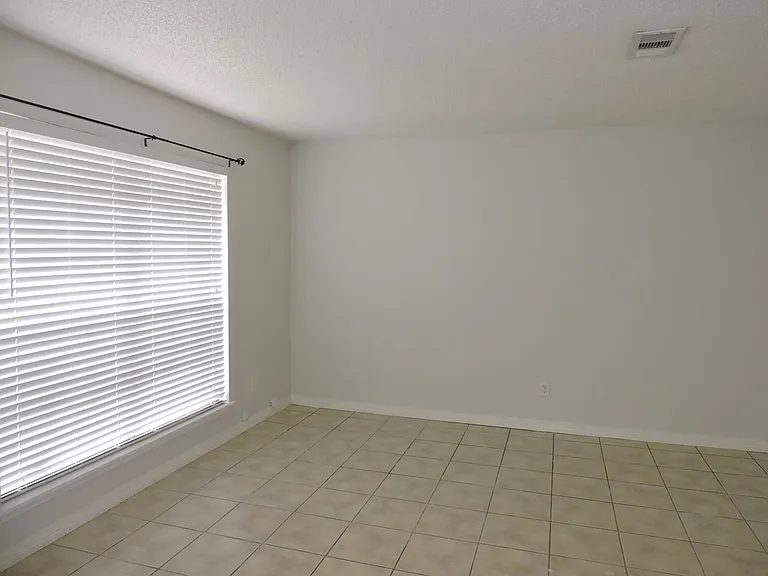 7834 Charter Oaks Dr — Photo 3