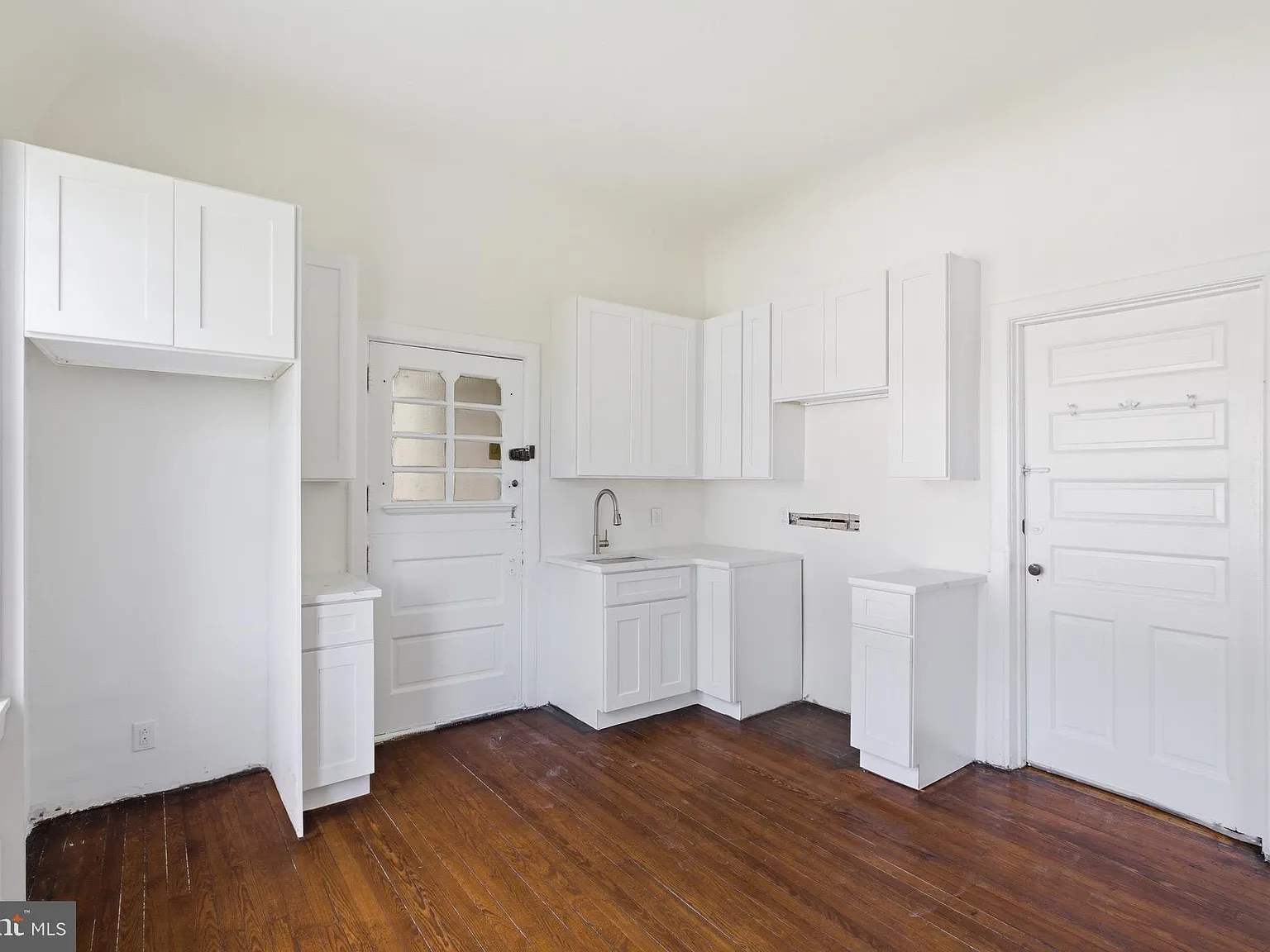 Studio, 5656 sqft, $1,300 — Photo 3