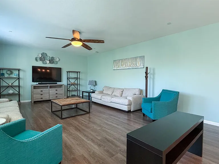 3060 Morris Ave — Photo 4
