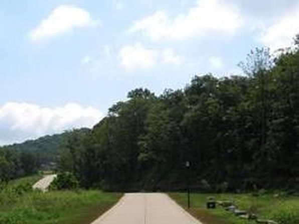 5 Broken Arrow Ct, Byrnes Mill, MO 63025